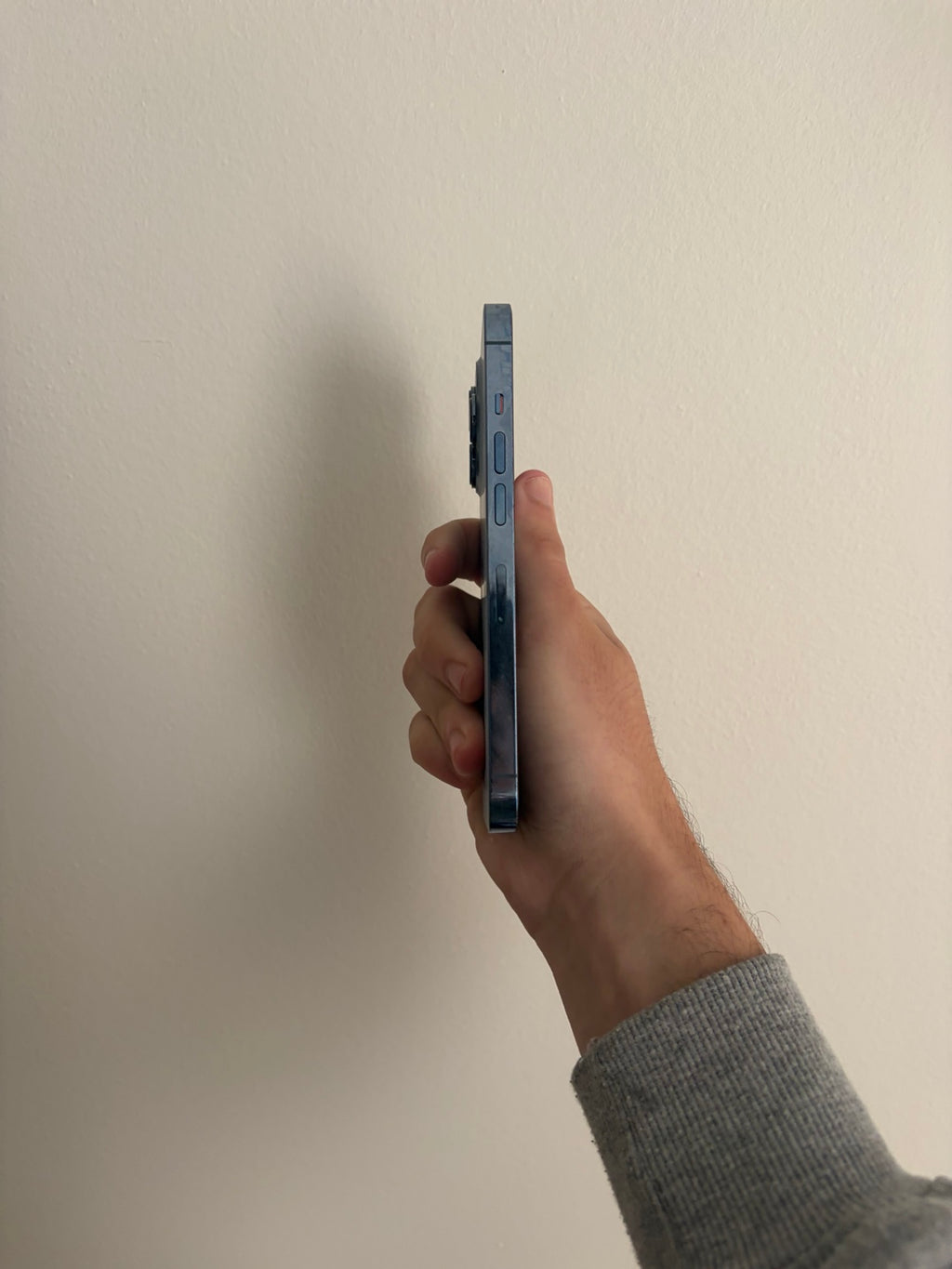 iPhone 13 Pro 256GB Sierra Blue left side view