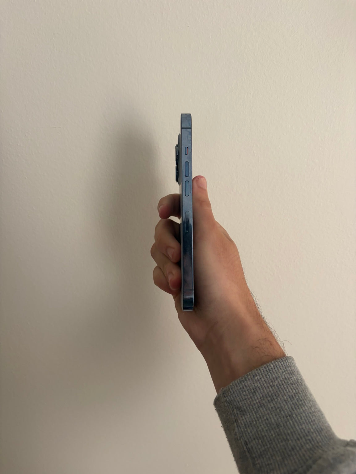 iPhone 13 Pro 256GB Sierra Blue left side view