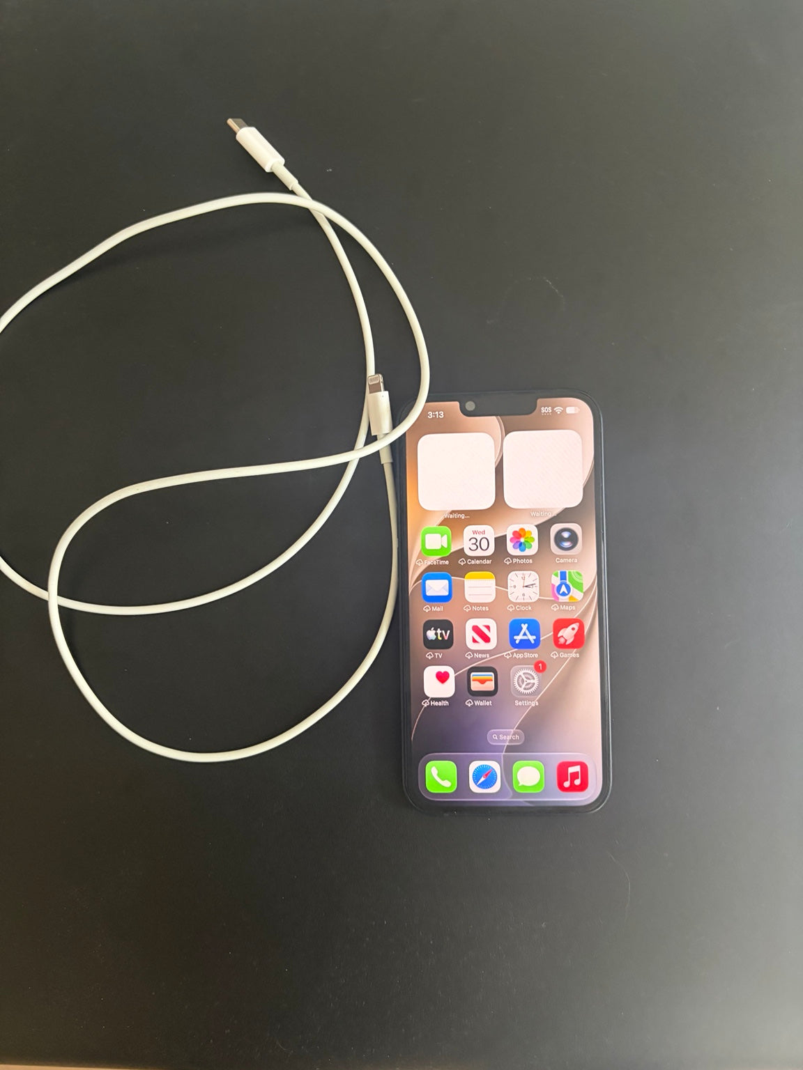 iPhone 14 128GB Black with charging cable